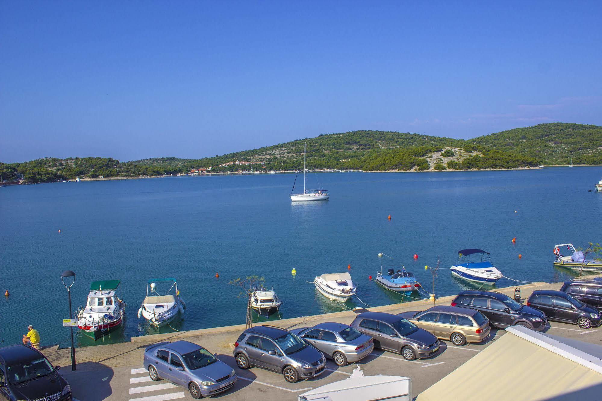 Hotel Plava Laguna Tisno Exterior foto